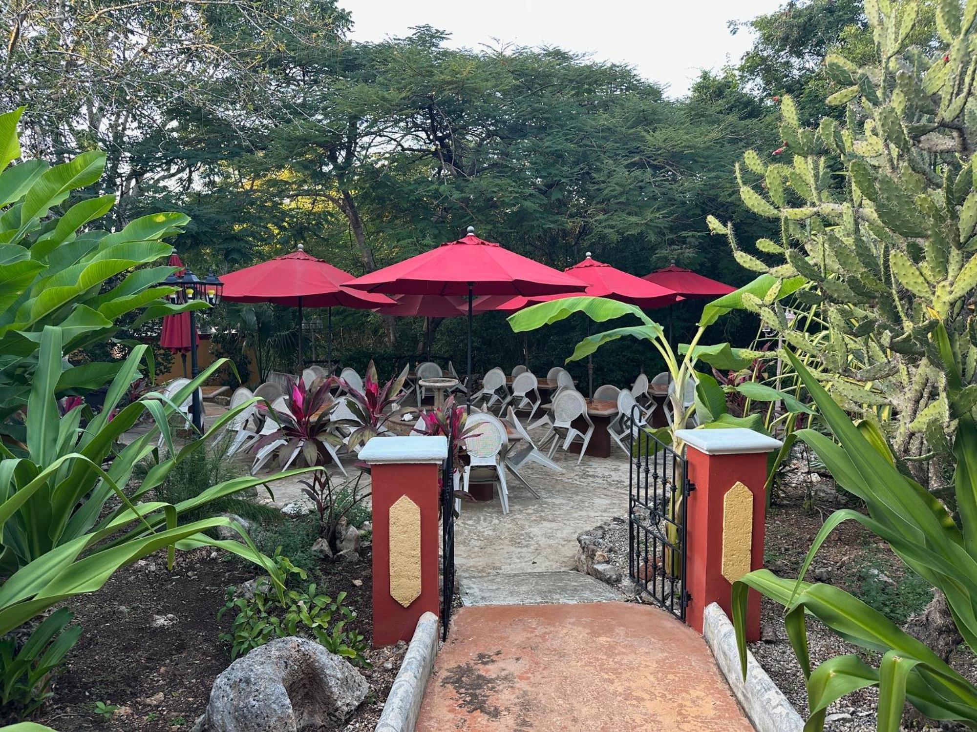 The Pickled Onion B&B And Restaurant Uxmal Santa Elena Exterior foto