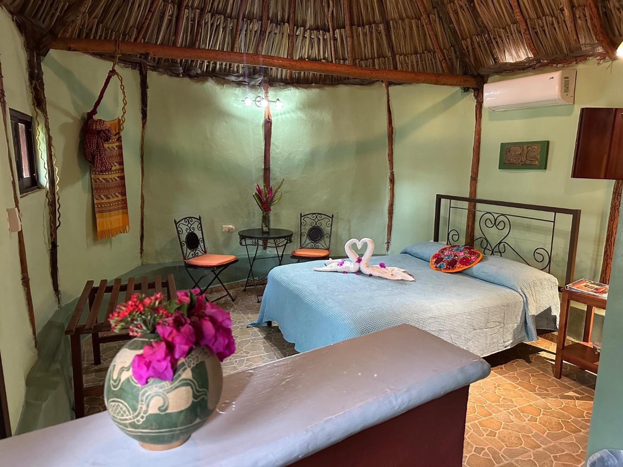 The Pickled Onion B&B And Restaurant Uxmal Santa Elena Exterior foto